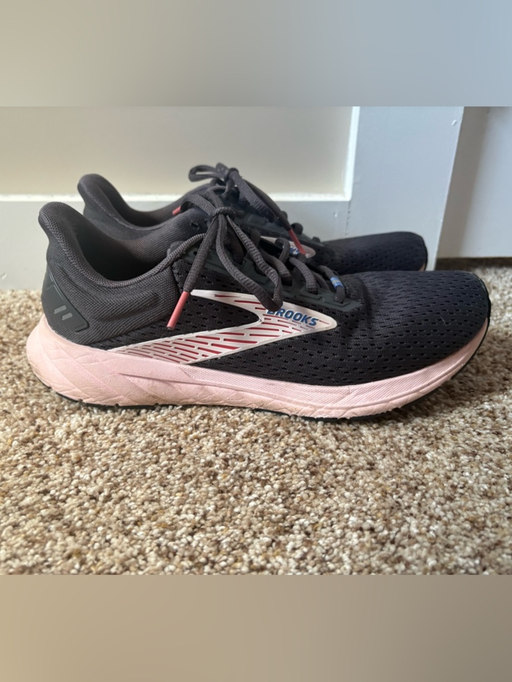 Brooks Anthem Women’s Running Shoes - gray and Pink